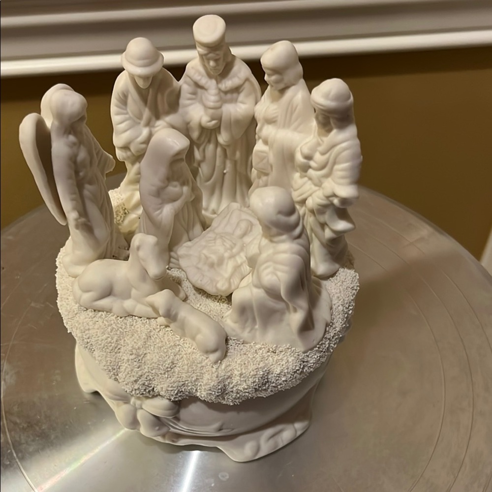 Bisque nativity music box